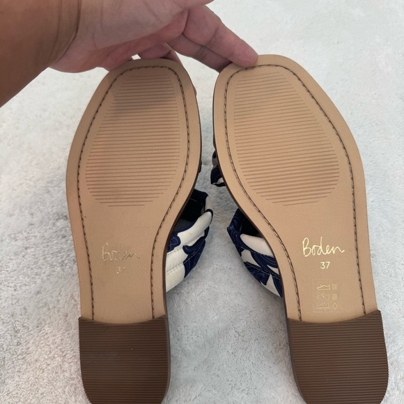 BODEN Printed Satin Slide Sandals size 37 - Picture 4 of 5